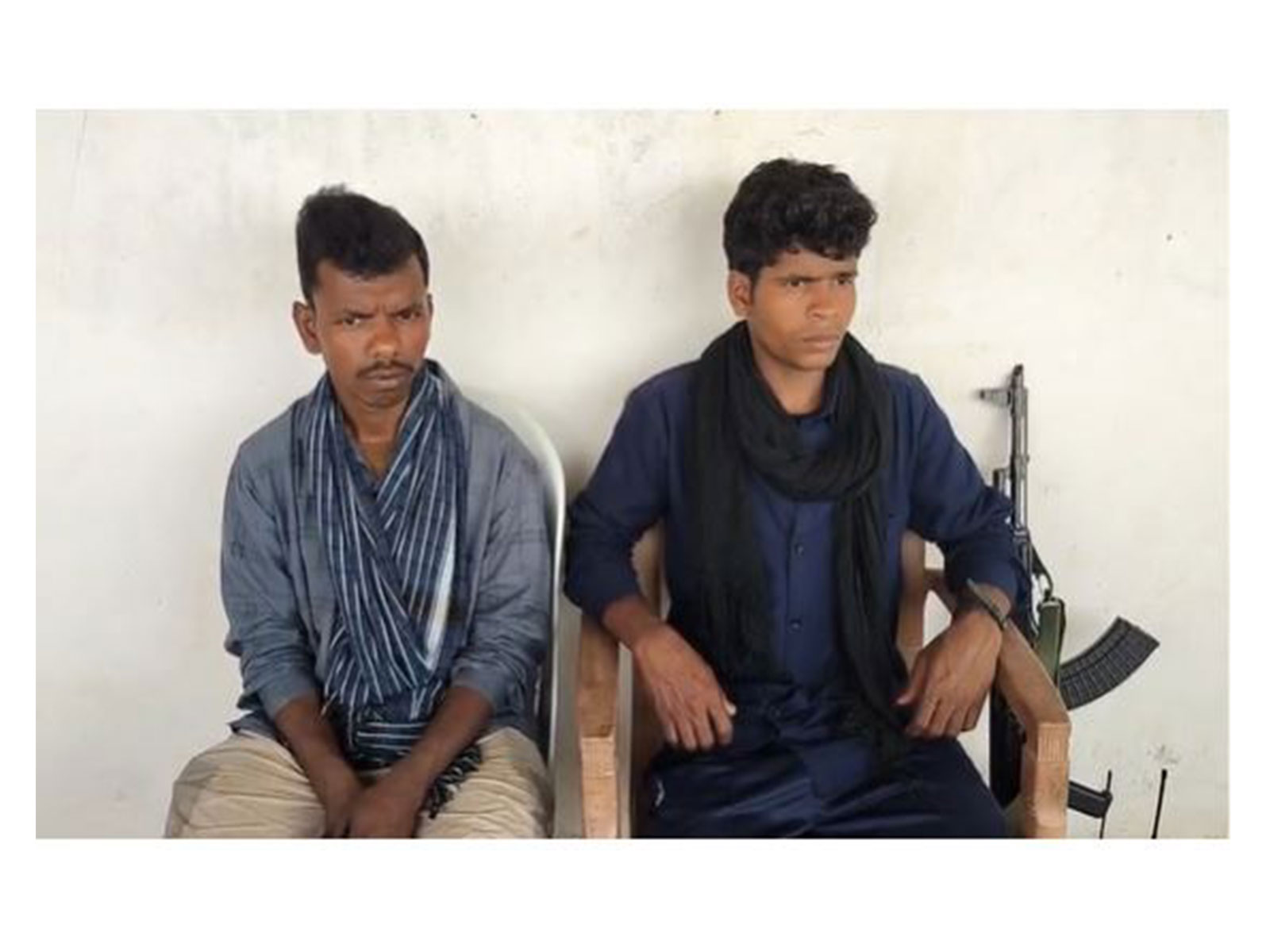 Two Maoist cadres PPCM Shankar and PM Hidma Dodi surrendered today (Photo/ Bastar Range)