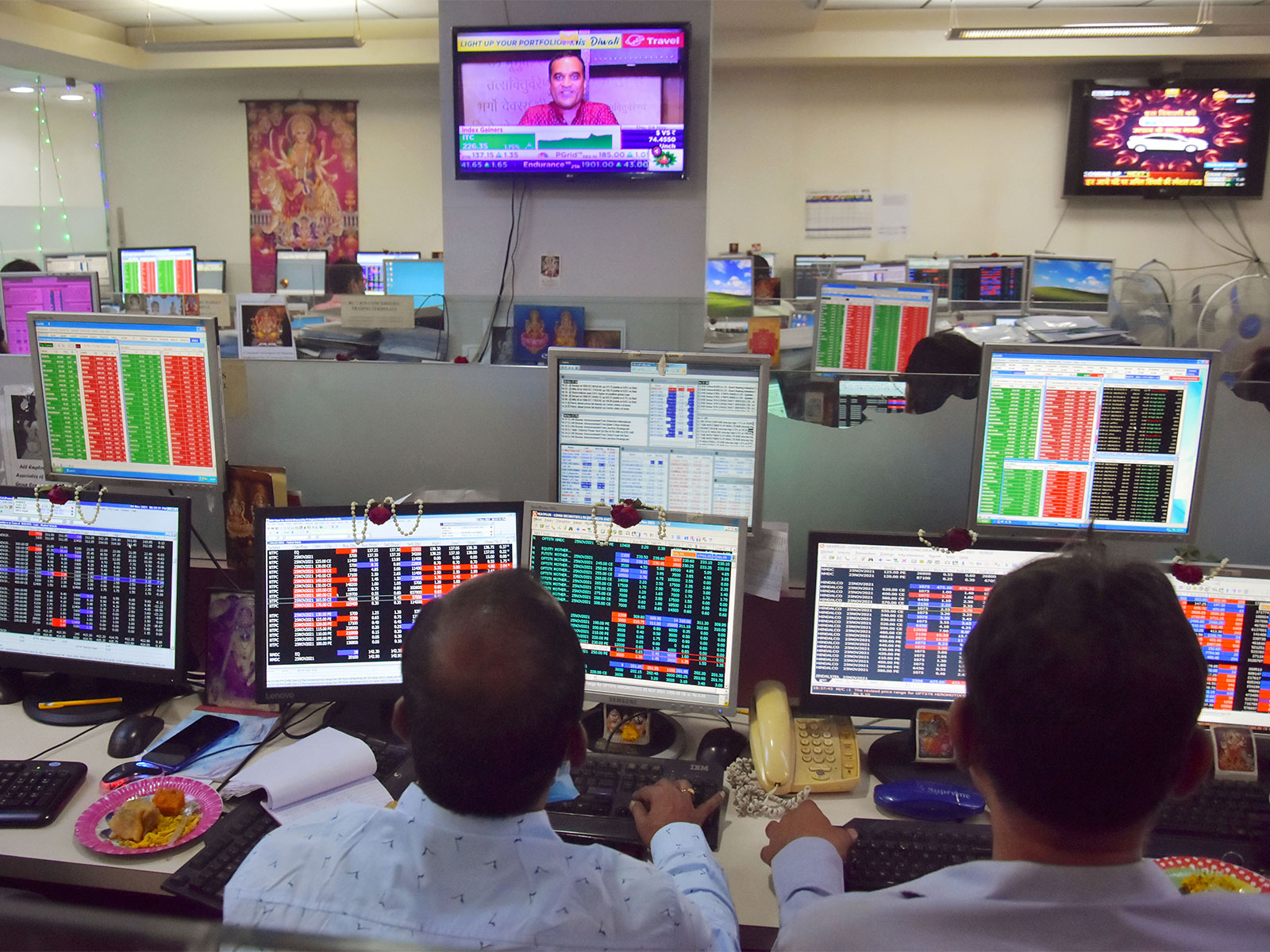 Shareholders and brokers monitoring data of share market (File Photo/ANI) Shareholders and brokers monitoring data of share market (File Photo/ANI)
