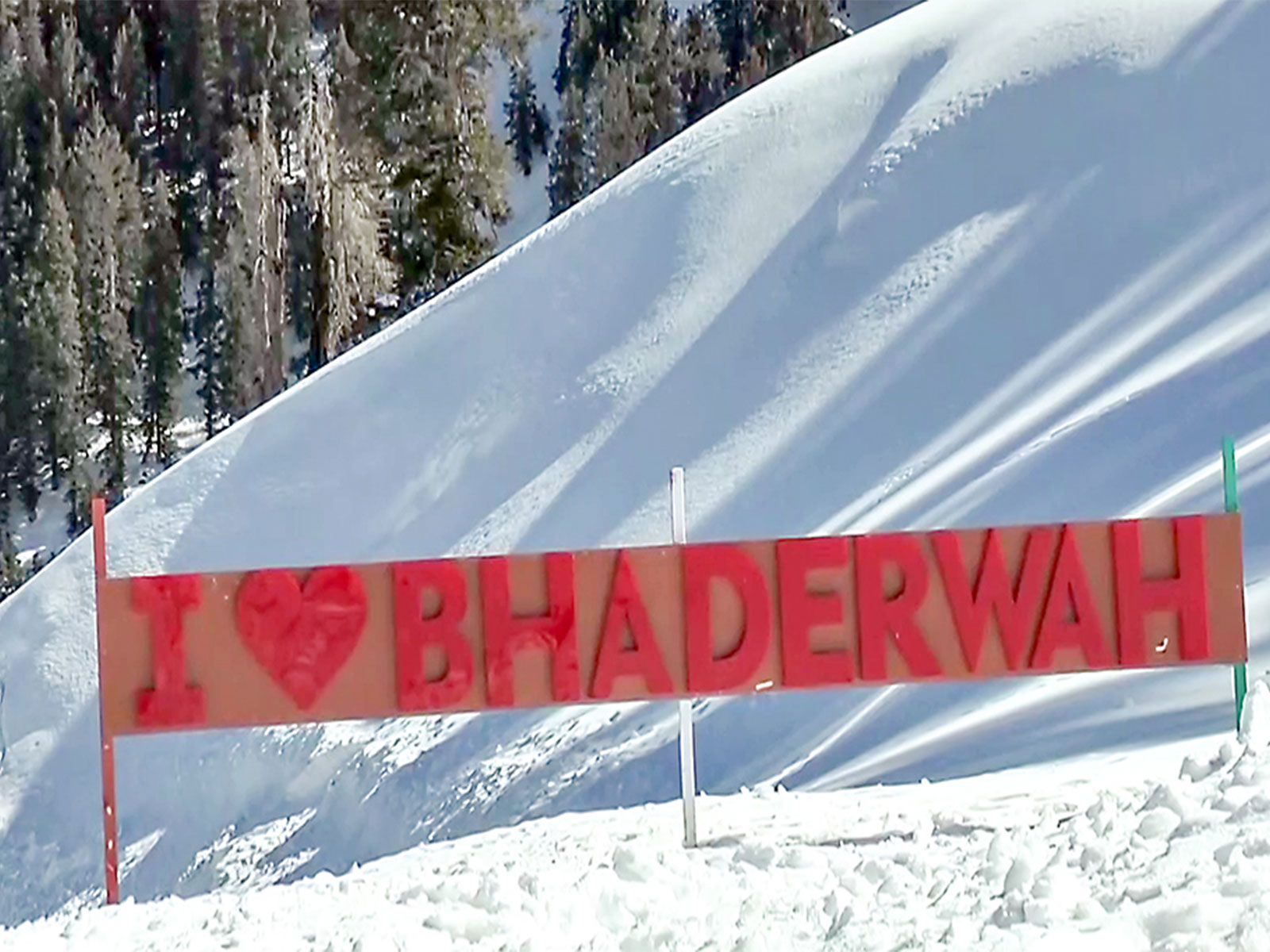 A visual of a snow-covered landscape, followed by a fresh spell of snowfall in Bhaderwah. (Photo/ANI) A visual of a snow-covered landscape, followed by a fresh spell of snowfall in Bhaderwah. (Photo/ANI)
