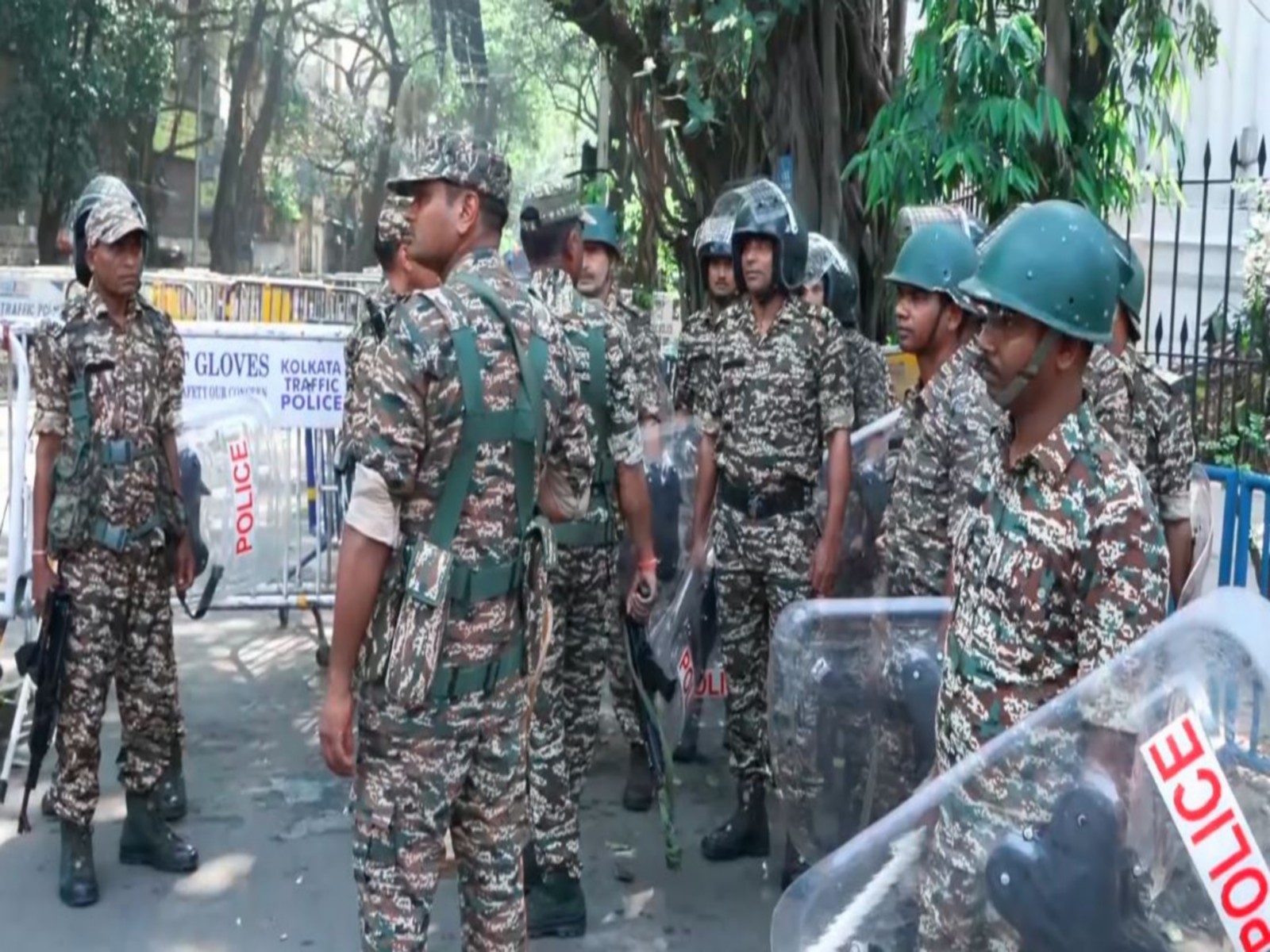 Visual from outside EC office (Photo/ANI) Visual from outside EC office (Photo/ANI)