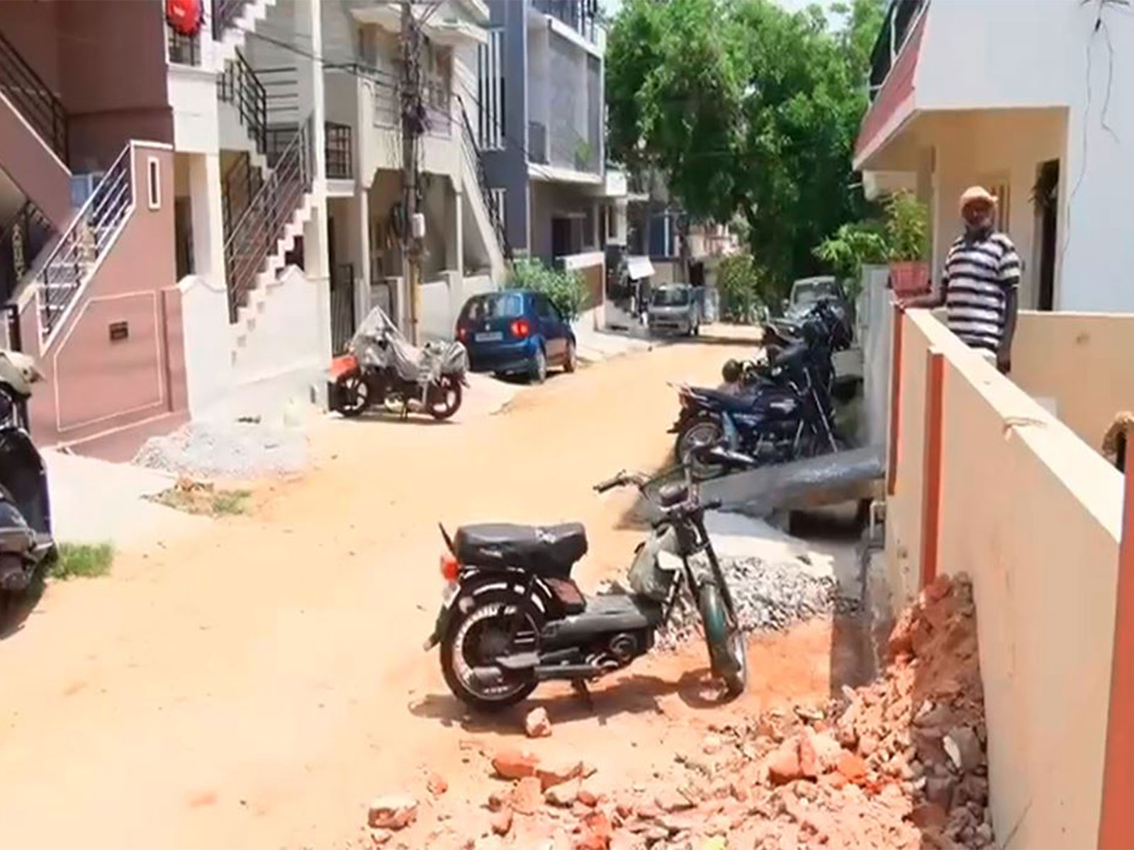 Visual outside Srinivas Louis's residence in Mysuru (Photo/ANI)