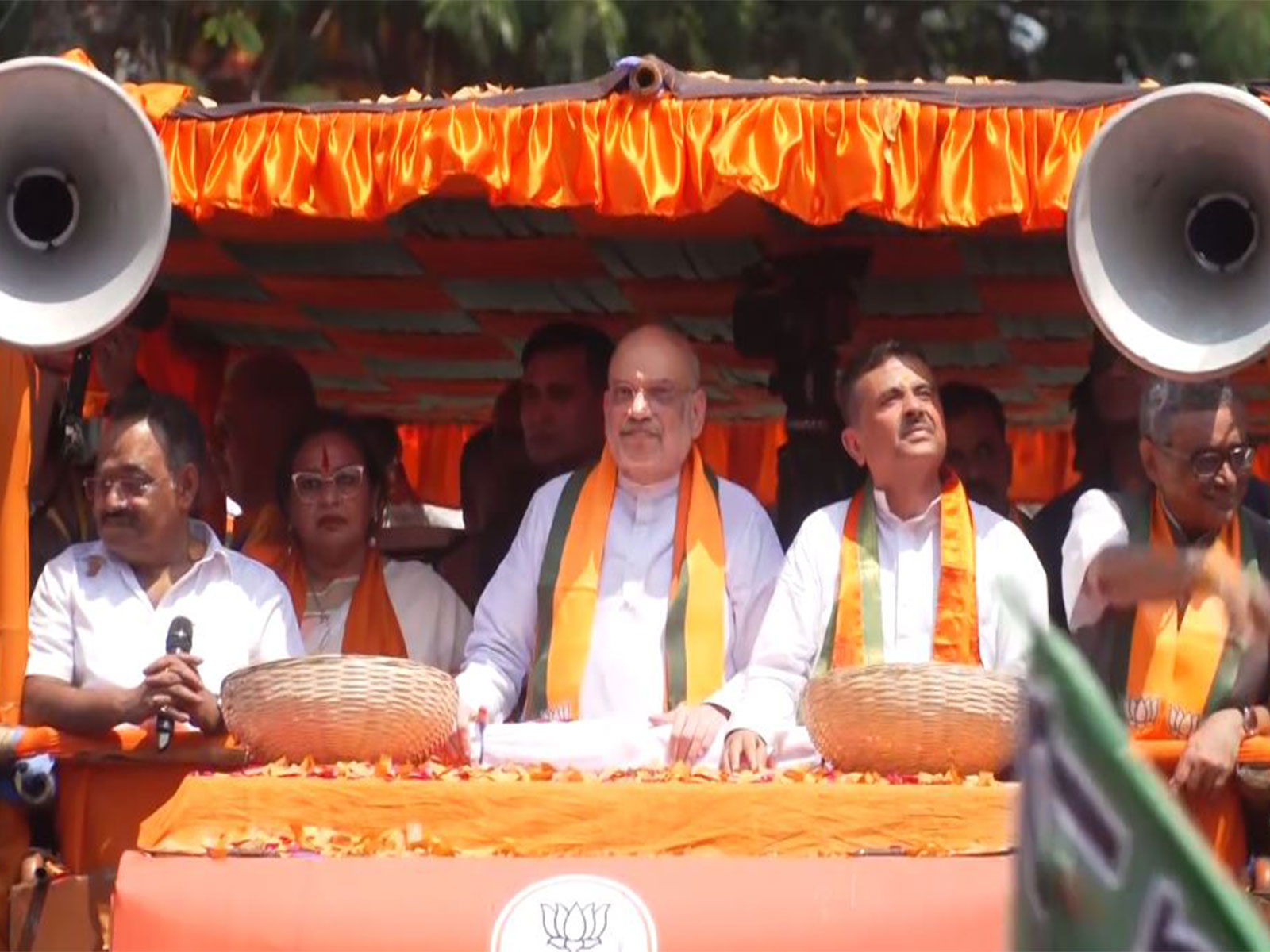Union Home Minister Amit Shah held a massive roadshow in Bhabanipur Assembly constituency to support Suvendu Adhikari (Photo/ANI)