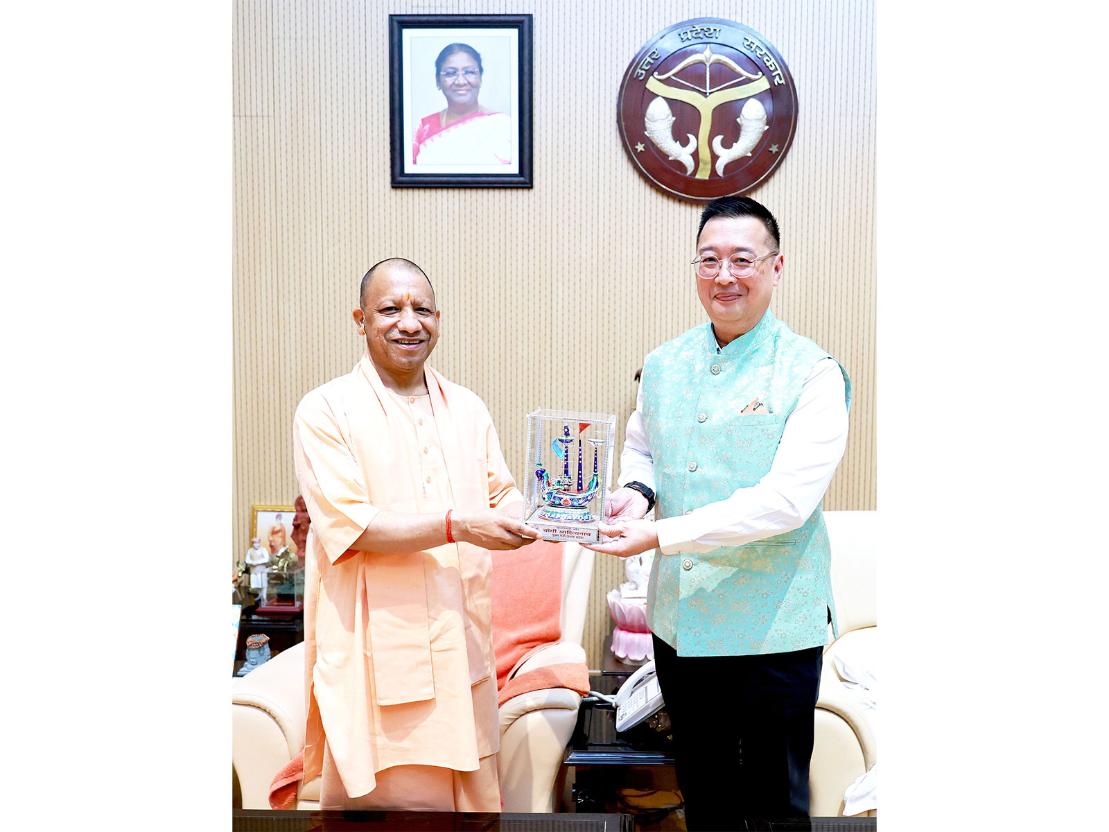 UP CM Yogi Adityanath meets Singapore High Commissioner Simon Wong in Lucknow (Photo/@myogiadityanath)