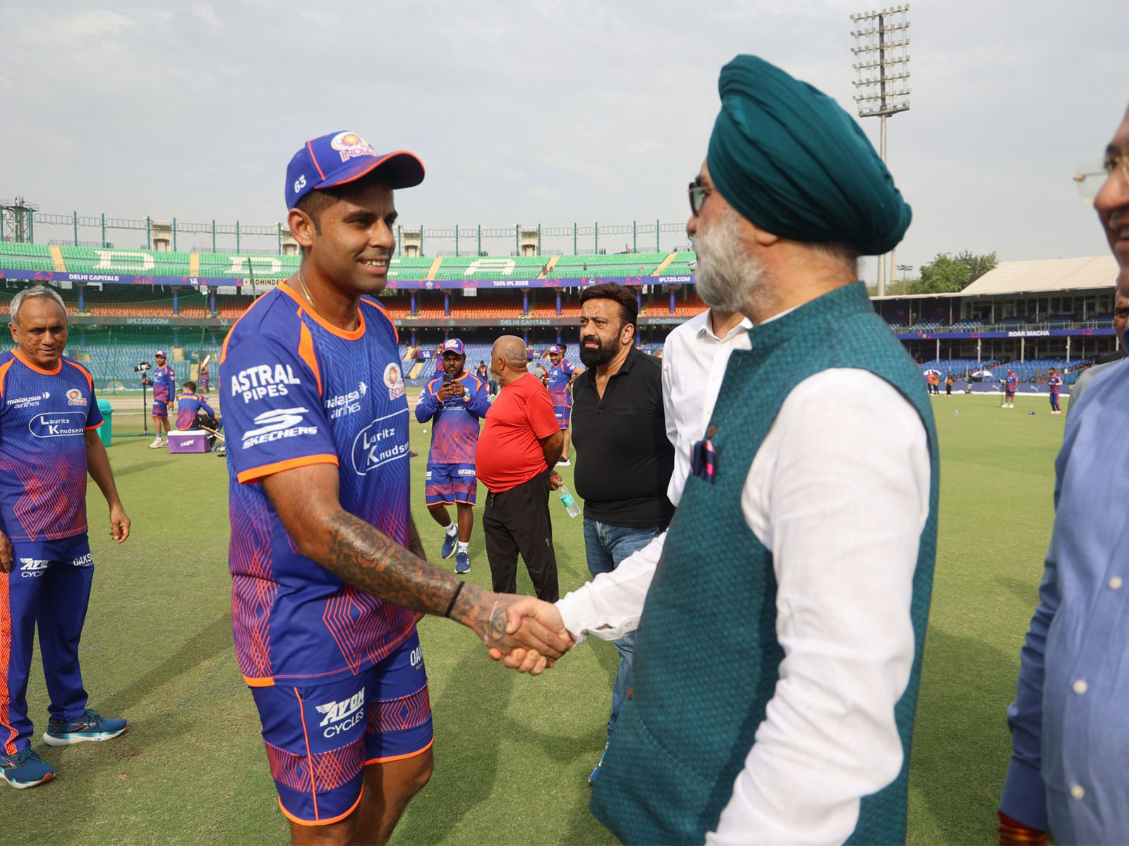 Delhi LG meet with the Mumbai Indians players (Photo/X/@LtGovDelhi)