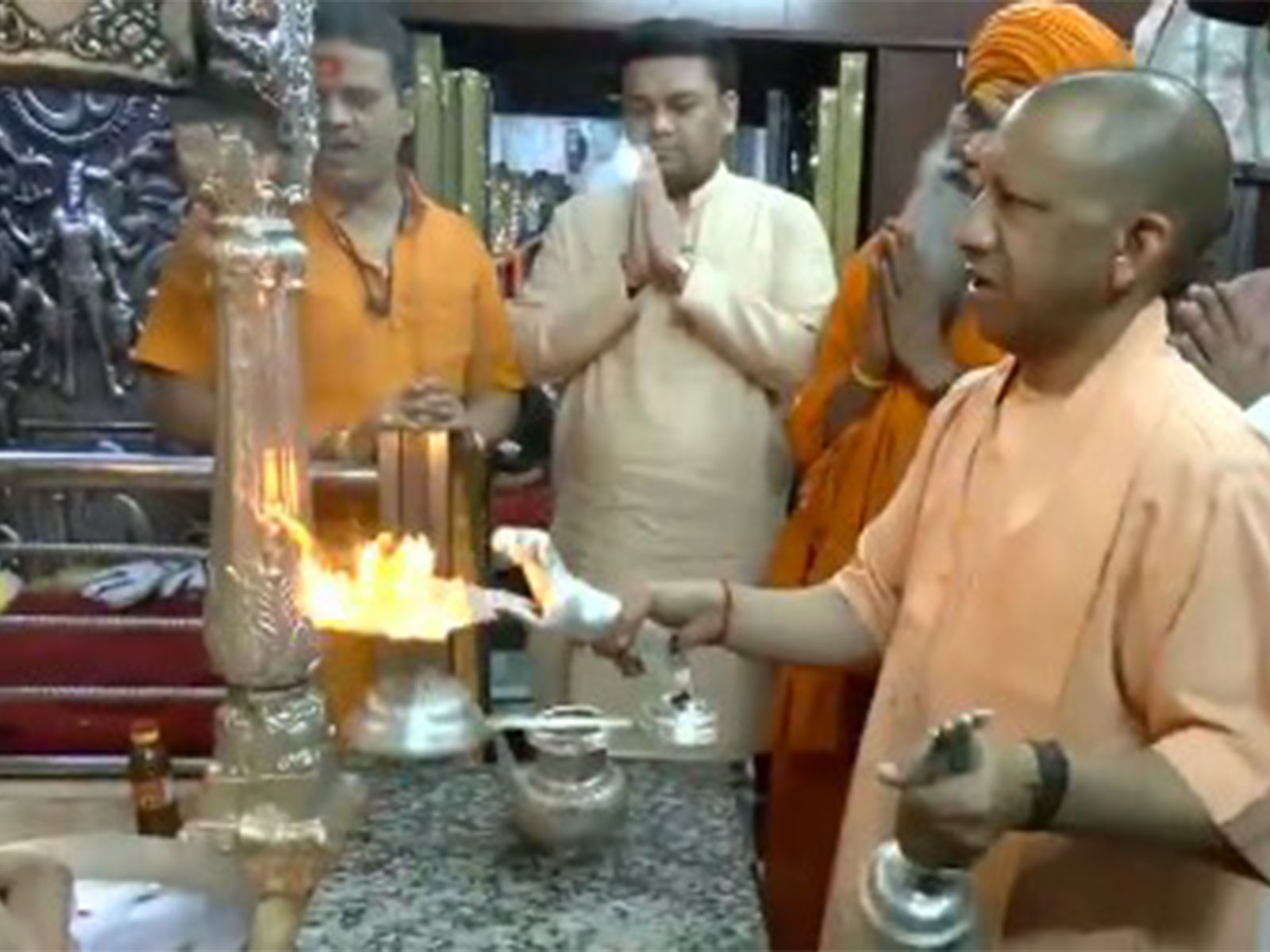 Uttar Pradesh Chief Minister Yogi Adityanath performing aarti (Photo/ANI) Uttar Pradesh Chief Minister Yogi Adityanath performing aarti (Photo/ANI)