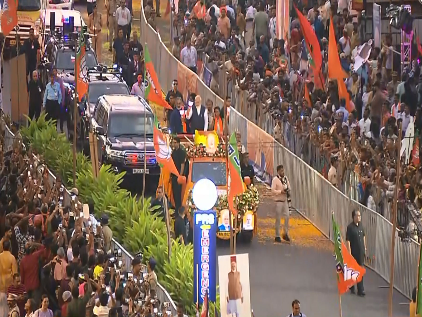 Visual from PM Modi's roadshow in Thiruvananthapuram (Photo/ANI) Visual from PM Modi's roadshow in Thiruvananthapuram (Photo/ANI)