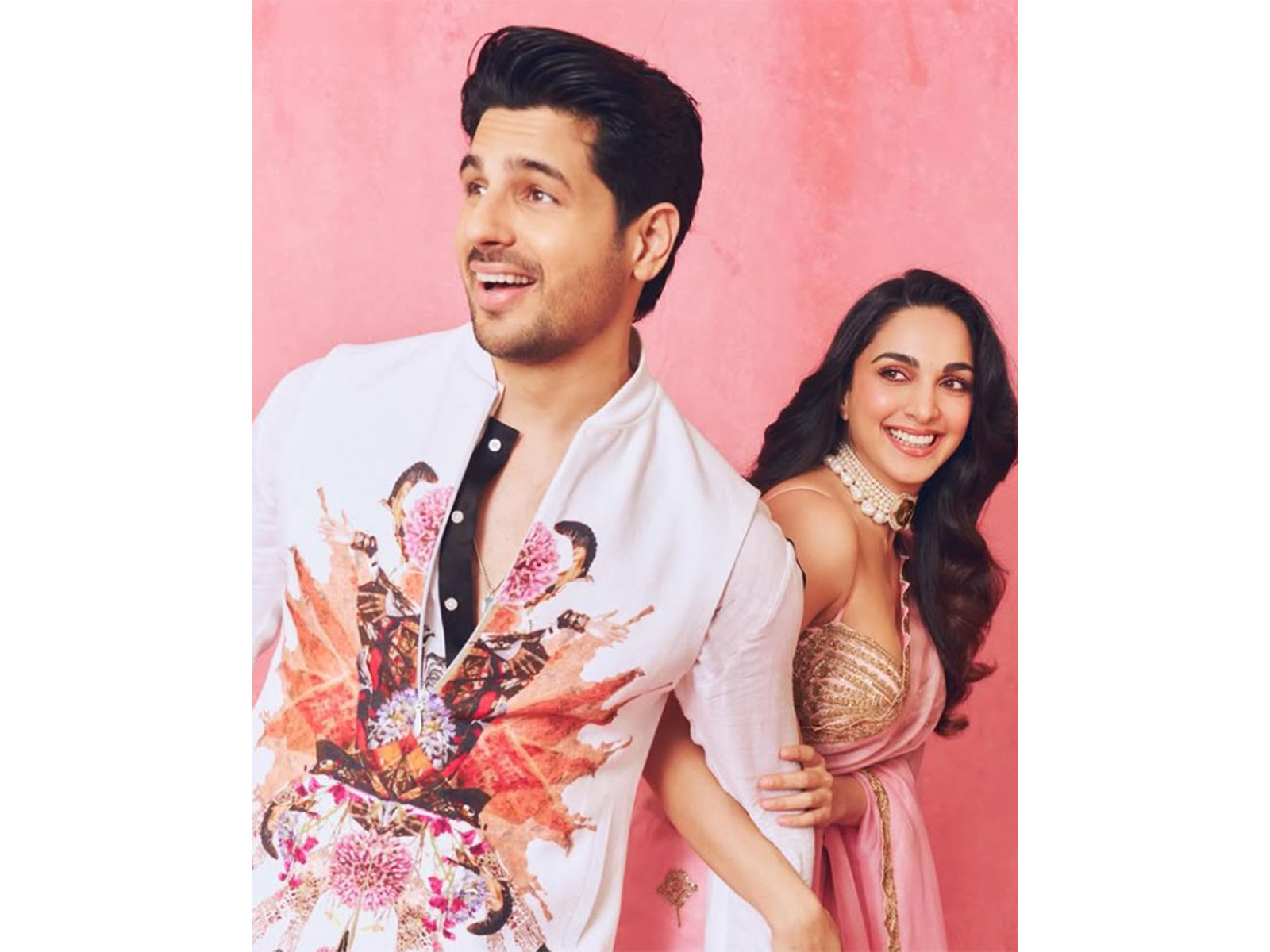 Sidharth Malhotra, Kiara Advani share pictures from their “date night”, look stunning in ethnic attire