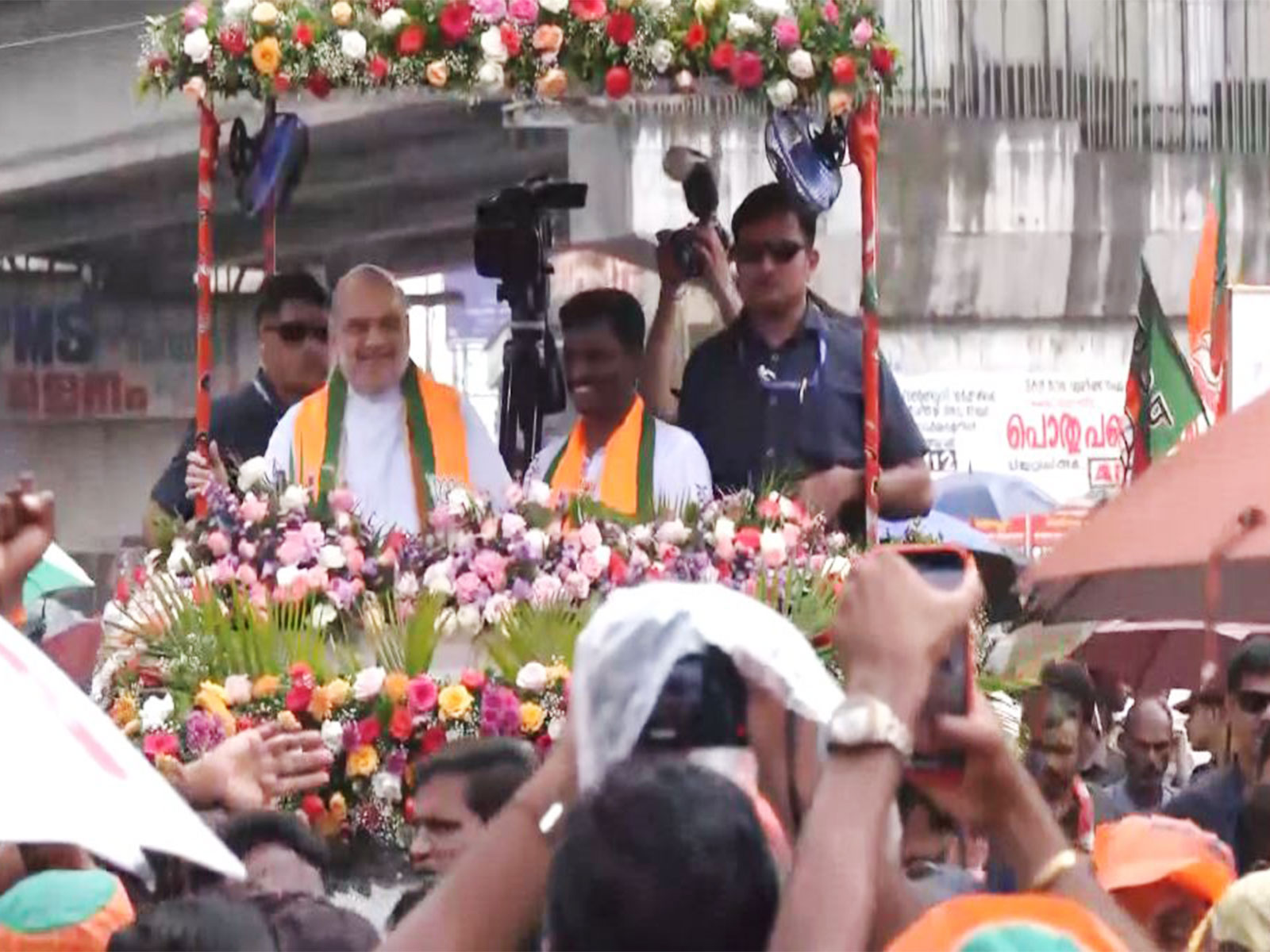 Amit Shah holds roadshow in Alappuzha Assembly ahead of Keralam elections (Photo/ANI) Amit Shah holds roadshow in Alappuzha Assembly ahead of Keralam elections (Photo/ANI)