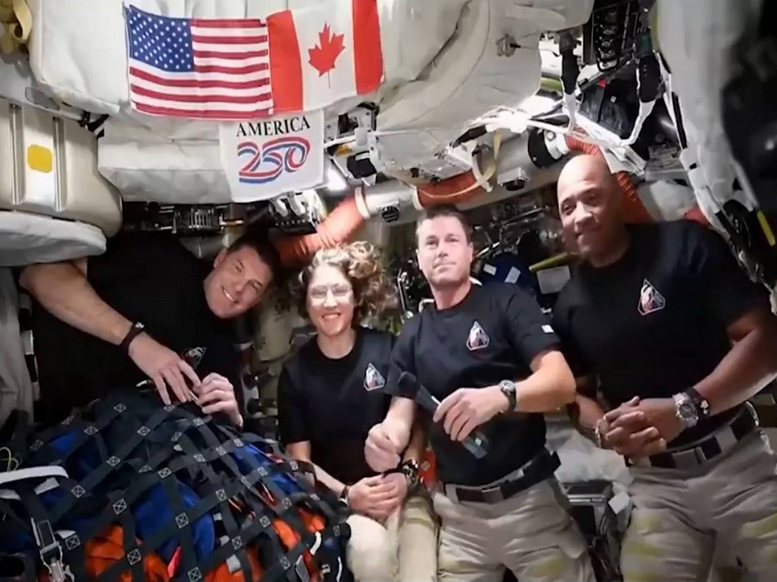 US President Donald Trump speaks to Artemis II crew (Photo/X@WhiteHouse)