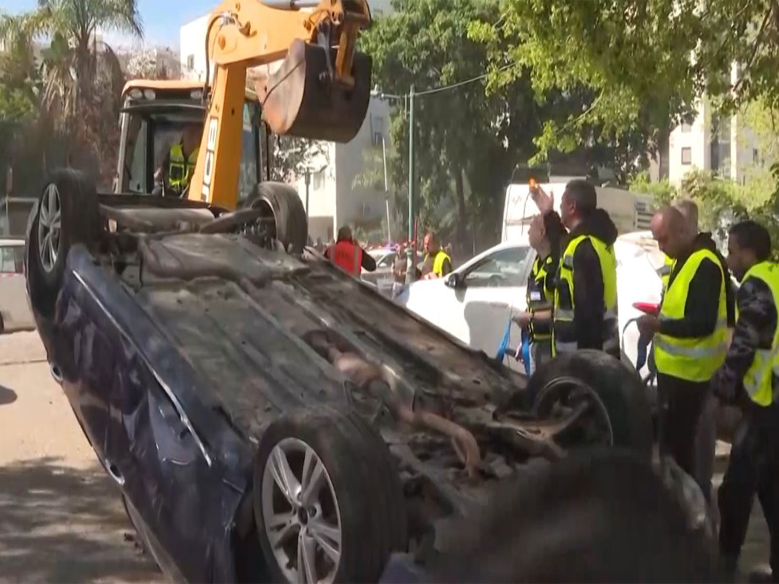  Iran missile strike damages cars and infrastructure in Ramat Hasharon, Israel (Photo/Reuters)