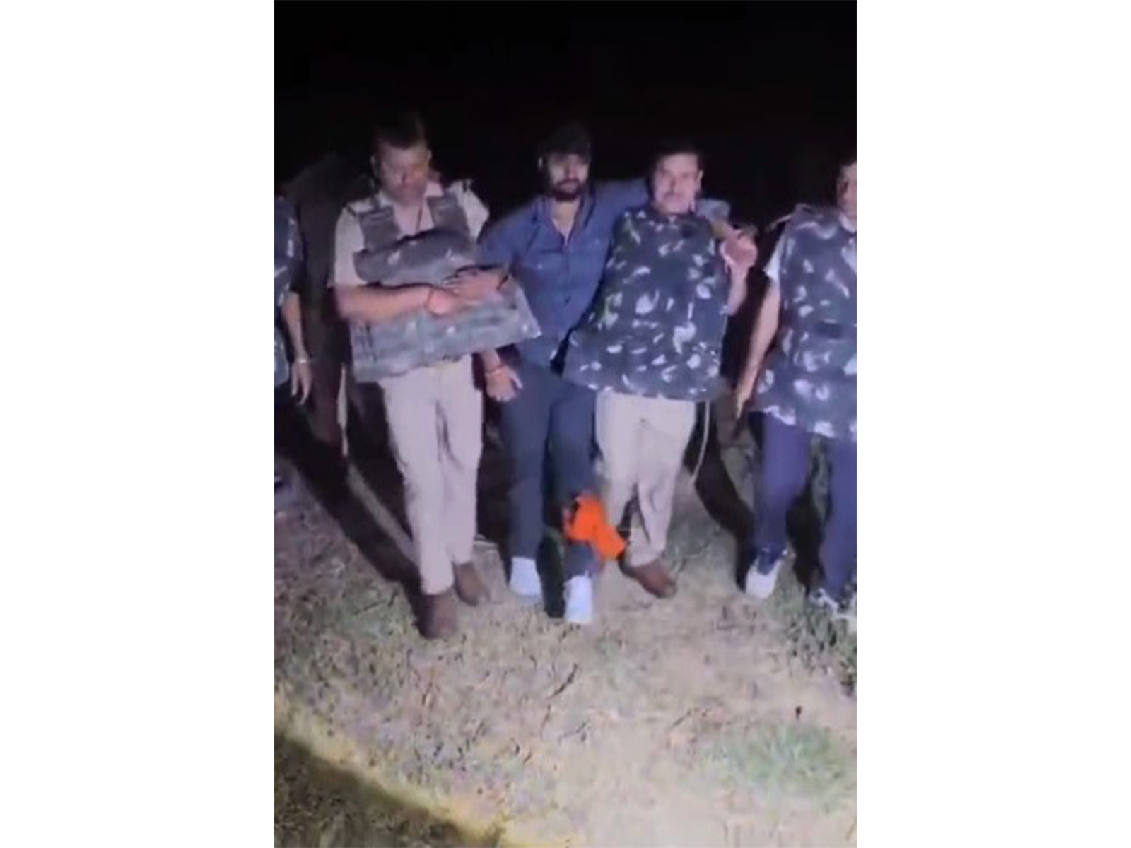 Visual of police carrying shooting case accused (Photo/Kushinagar Police) Visual of police carrying shooting case accused (Photo/Kushinagar Police)