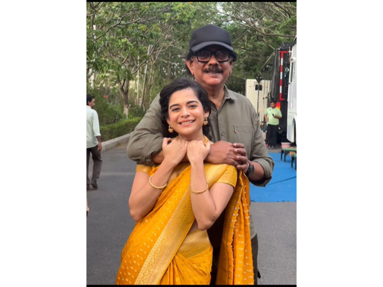 Mithila Palkar and director Priyadarshan (Photo/instagram/@mipalkarofficial) Mithila Palkar and director Priyadarshan (Photo/instagram/@mipalkarofficial)