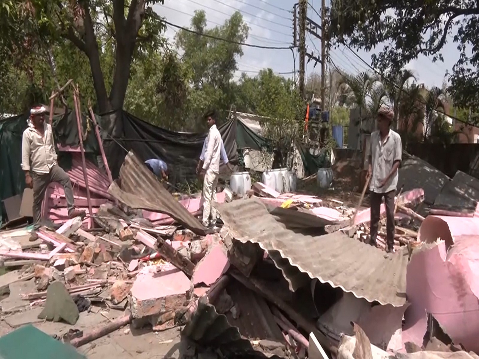 Illegal encroachment being removed (Photo/ANI) Illegal encroachment being removed (Photo/ANI)