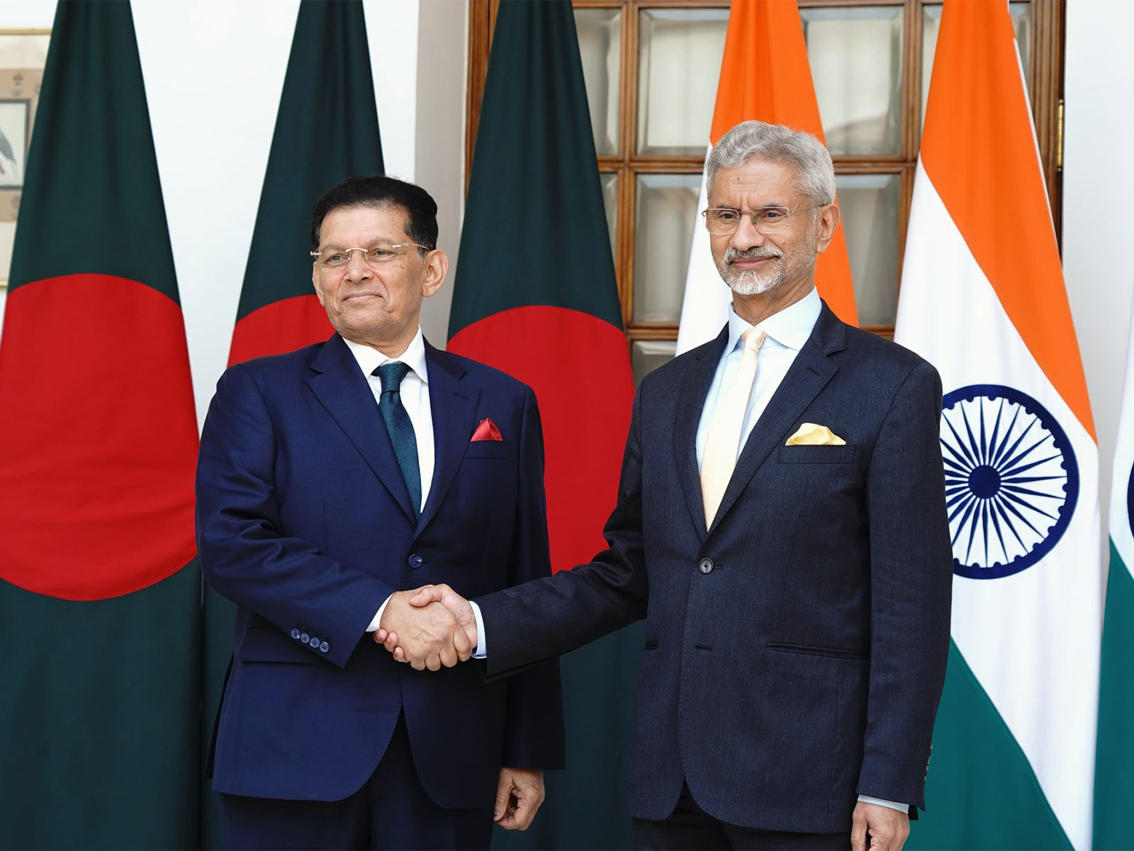 External Affairs Minister S Jaishankar (right) and Bangladesh Foreign Minister Khalilur Rahman during a meeting in New Delhi (Photo: X/@DrSJaishankar)