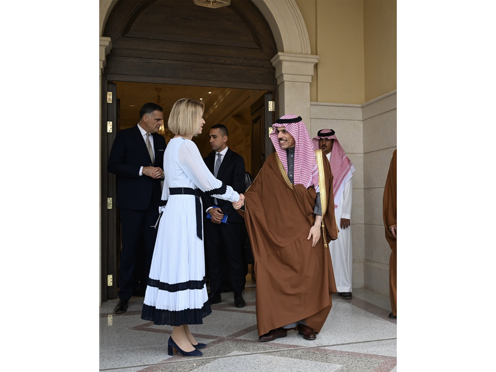 Vice-President of the European Commission Kaja Kallas with Saudi Arabia’s Foreign Minister Faisal bin Farhan (Photo: X@kajakallas)