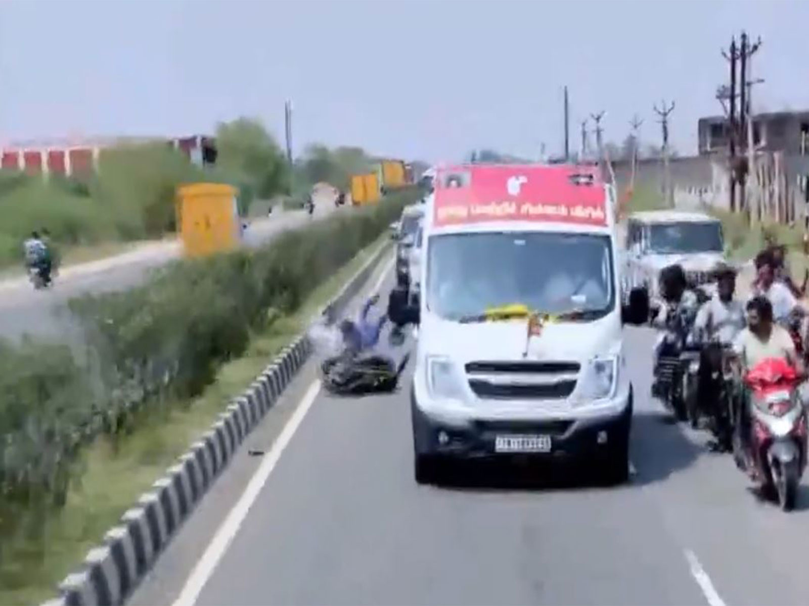 Motorcyclist injured during Vijay’s TVK roadshow in Sivaganga (Photo/TVK)