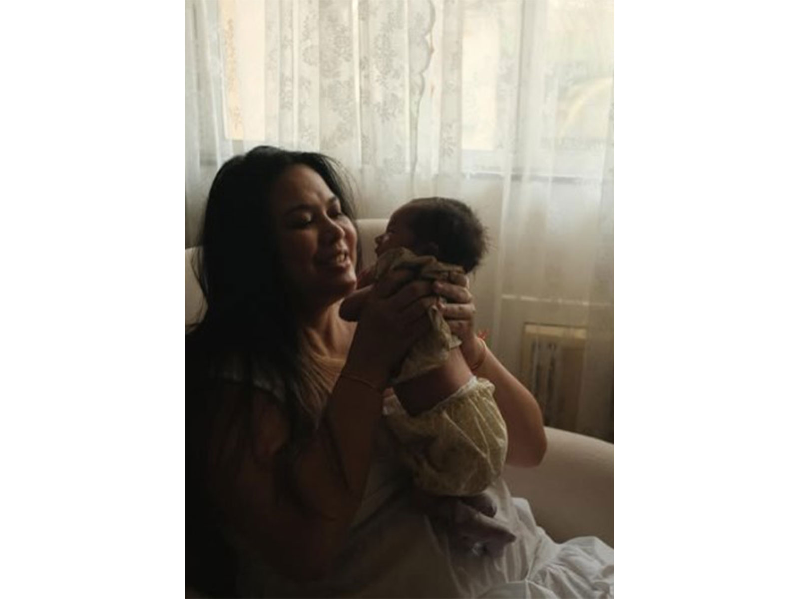 Lin Laishram with her daughter (Photo/Instagram/@randeephooda)