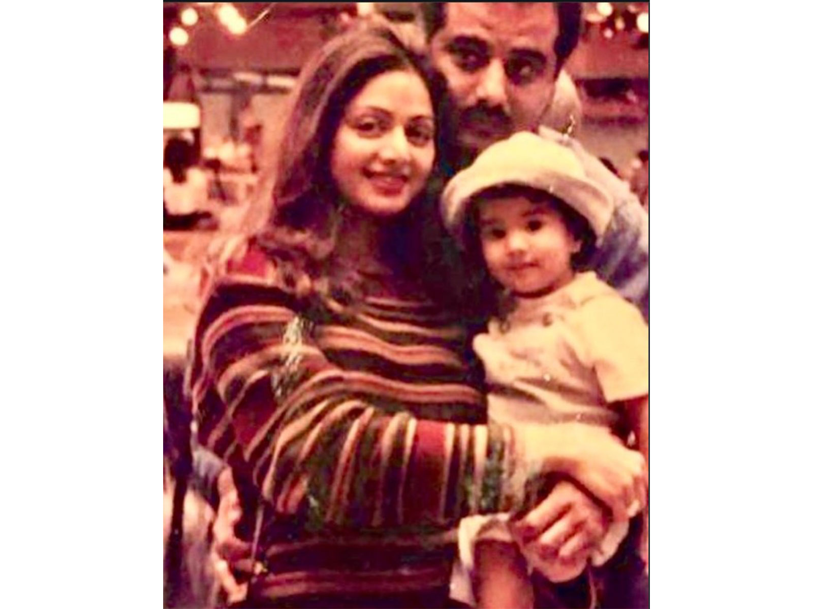 Boney Kapoor, Sridevi with little Janhiv (Photo/instagram/@boney.kapoor)