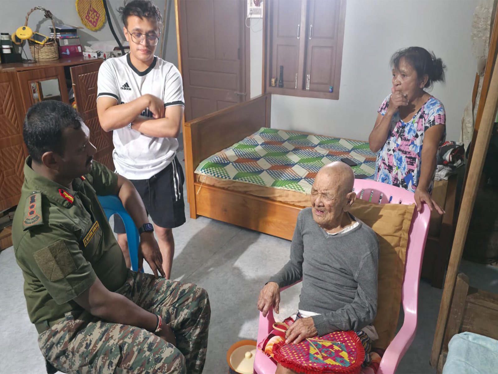 Assam Rifles honours 104-year-old World War II veteran Rifleman Shatri Dhan Thapa (Retd) (Photo/AssamRifles)