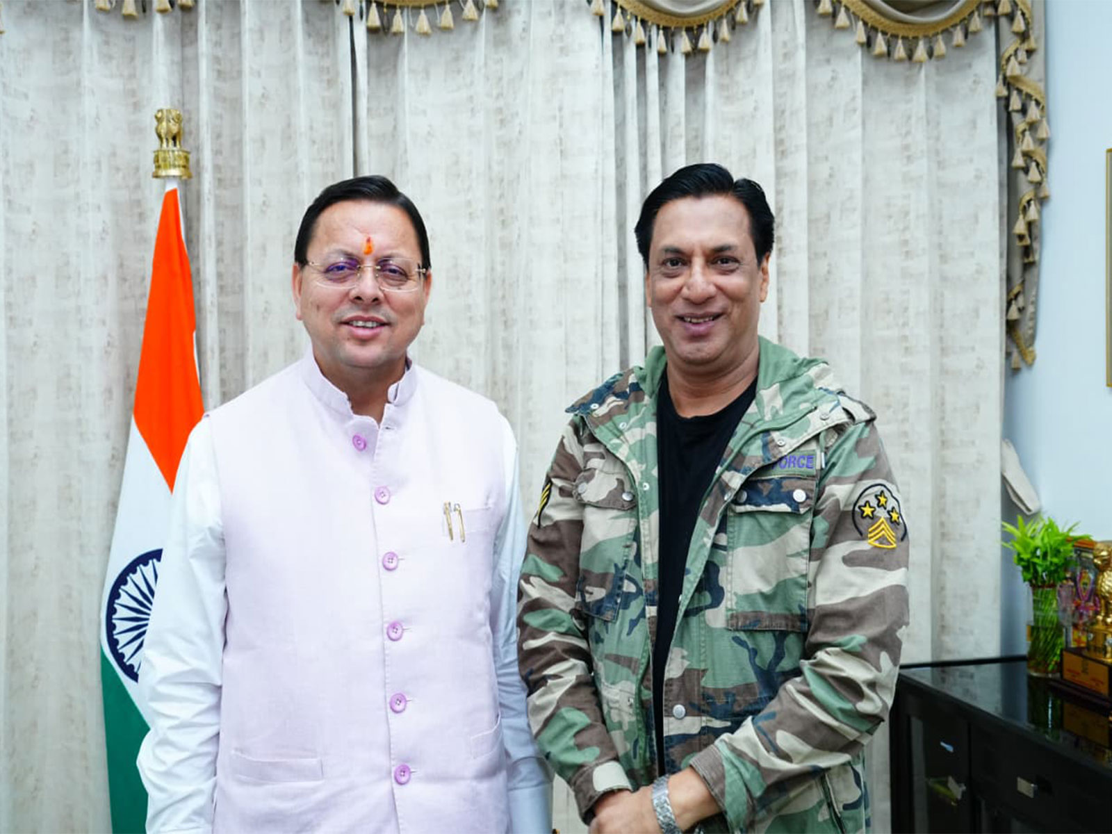 Madhur Bhandarkar meets Uttarakhand CM (Photo/X@ukcmo)
