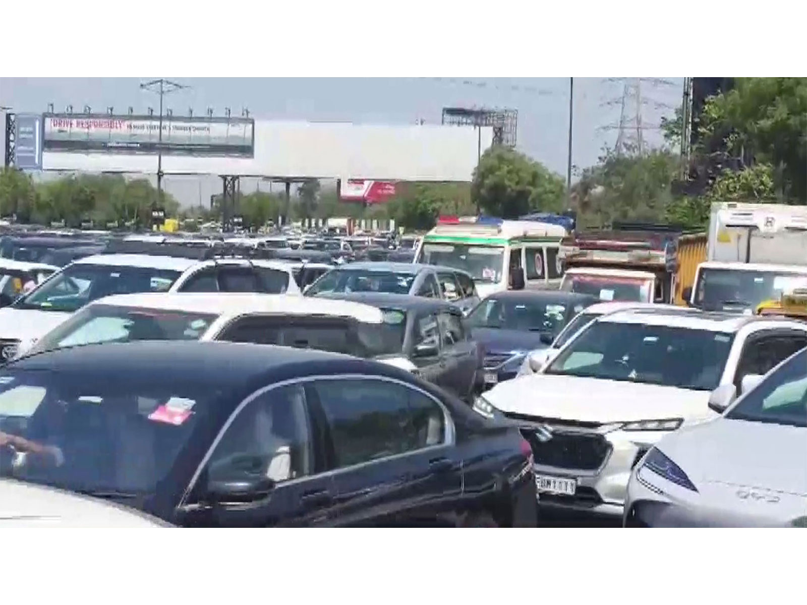 Traffic congestion at DND Flyway (Photo/ANI) Traffic congestion at DND Flyway (Photo/ANI)
