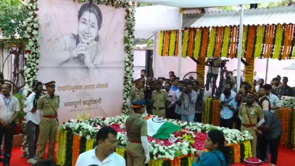 Farewell To Melody Queen: Asha Bhosle Cremated With Full State Honors, Son Anand Lights Funeral Pyre