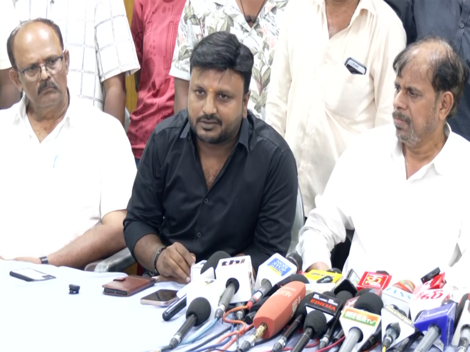 FIlm Editors Association President Gopi and FEFSI President RK Selvamani at joint press conference in Chennai (Photo/ANI)