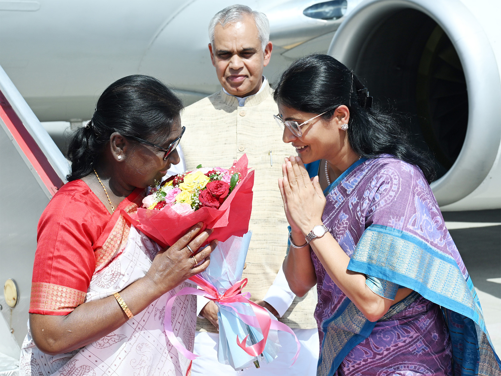 President Murmu arrives in Rajkot (Photo/@rashtrapatibhvn)