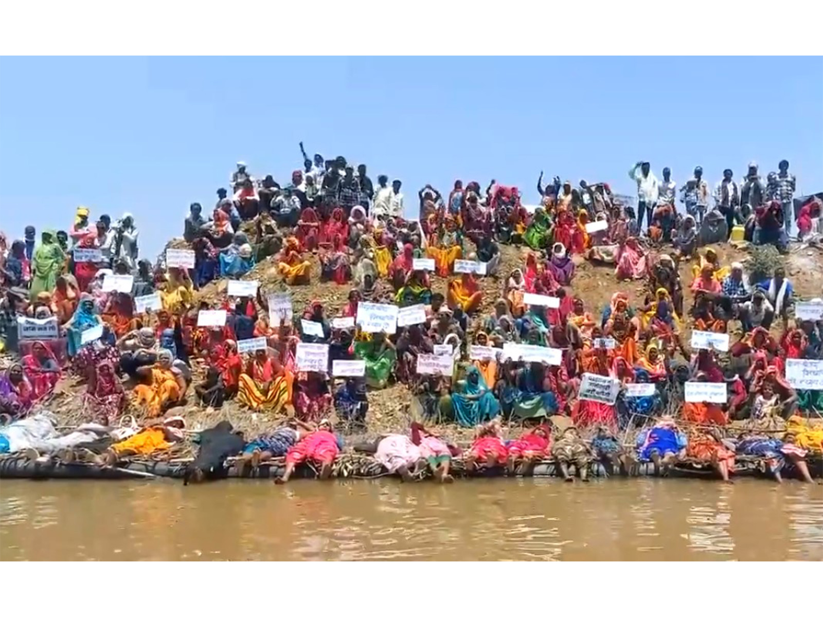 Tribals in Chhatarpur protest against the Ken–Betwa link project (Photo/ANI)