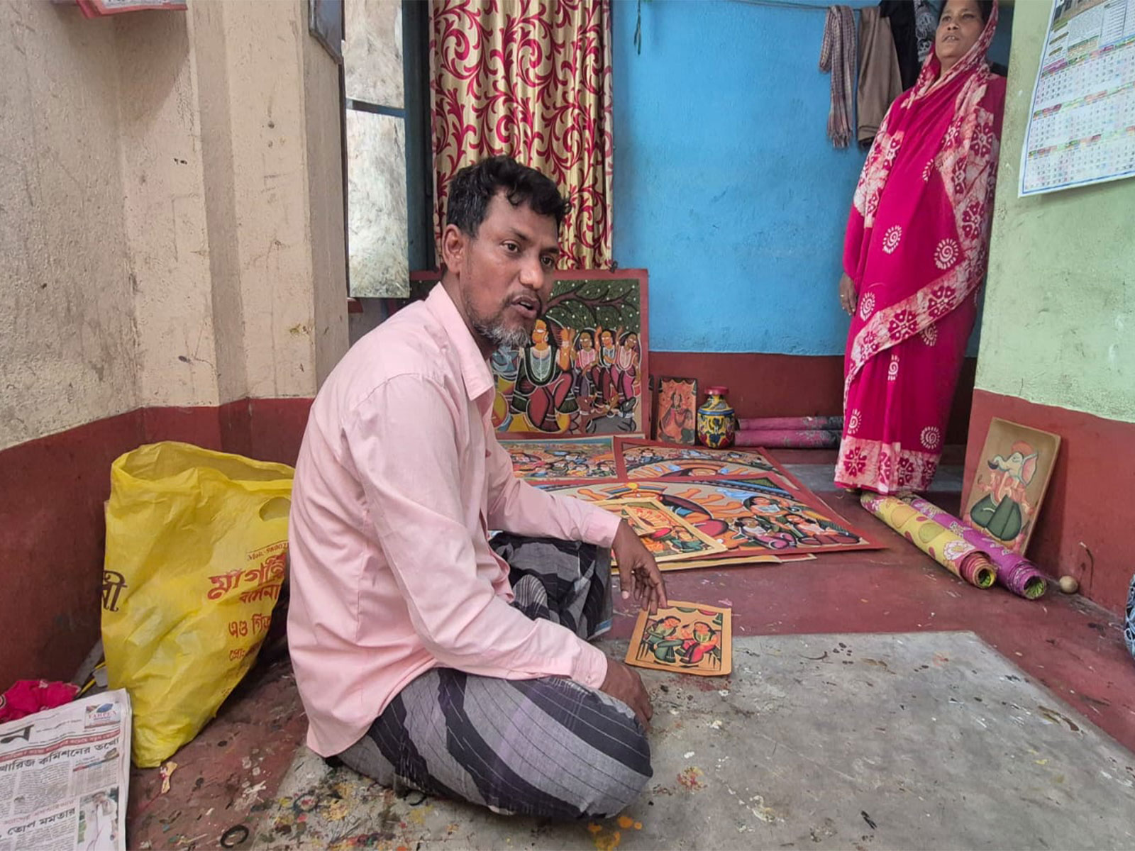 Muslim couple narrates Krishna Leela, Ramayan through unique style of drawing and song (Photo/ANI)