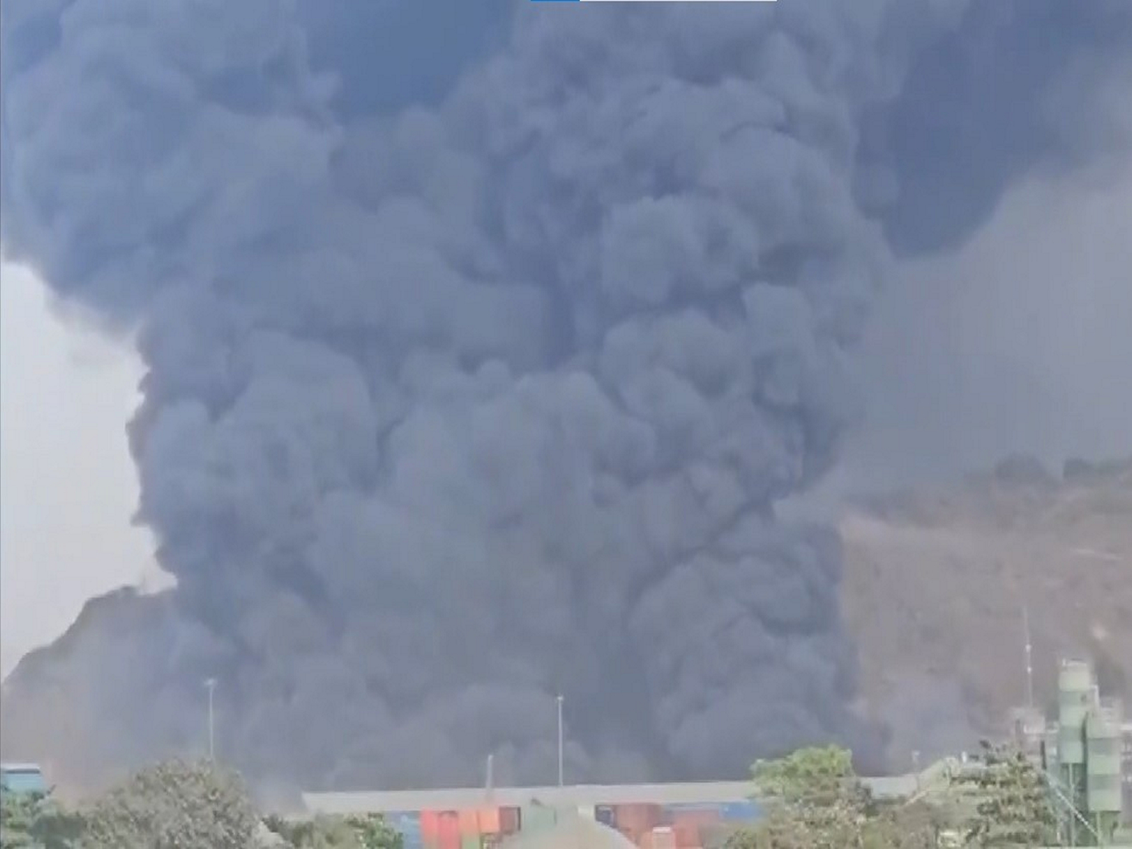 Smoke billows from the fire at cargo warehouse in Navi Mumbai (Photo/ANI)