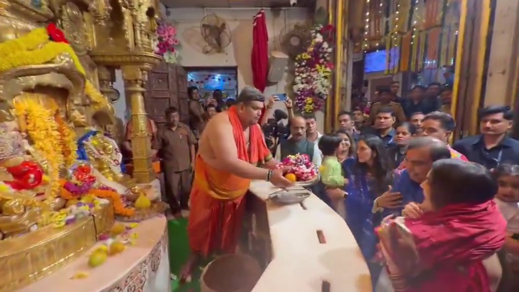 Mukesh Ambani offers prayers at Siddhivinayak temple with family on birthday