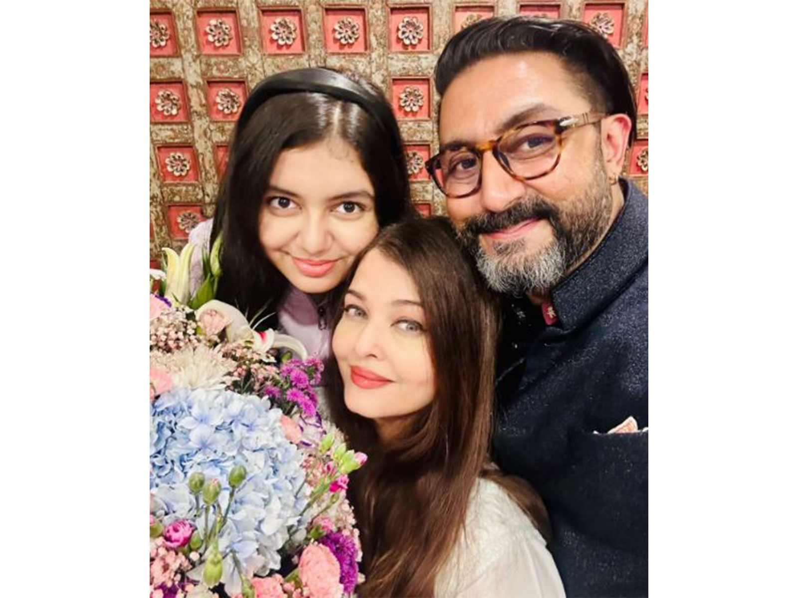 Aishwarya Rai, Abhishek Bachchan with daughter (Photo/instagram/@aishwaryaraibachchan_arb)