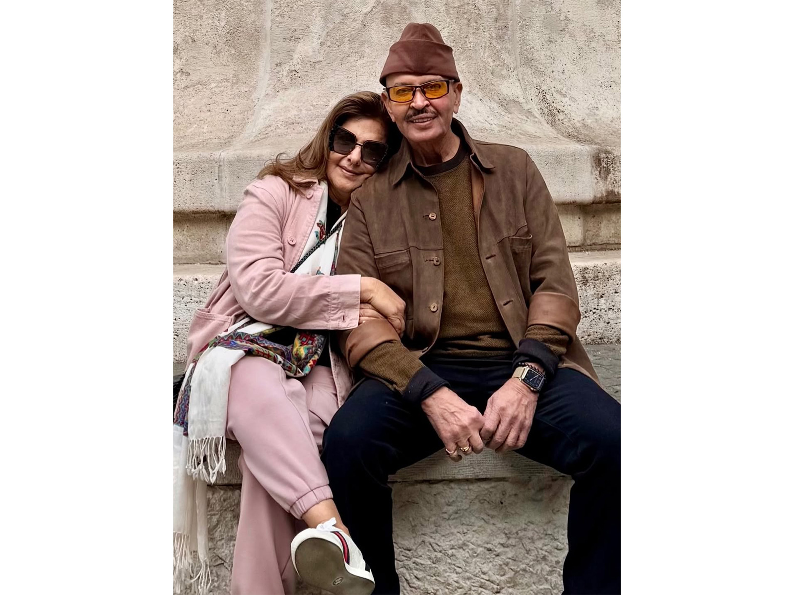 Hrithik Roshan with wife Pinkie Roshan (Photo/instagram/@rakesh_roshan9)