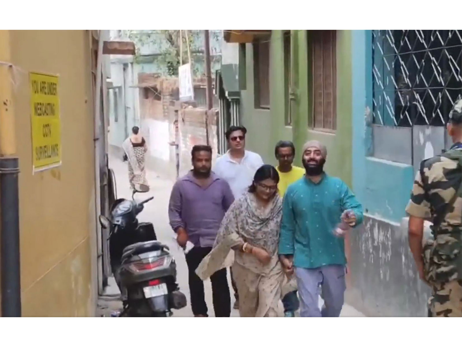 Arijit Singh casts vote in West Bengal (Photo/ANI)