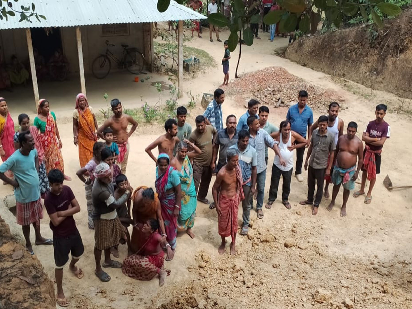 Daily wage labourer dies in soil collapse in Tripura (Photo/ANI)
