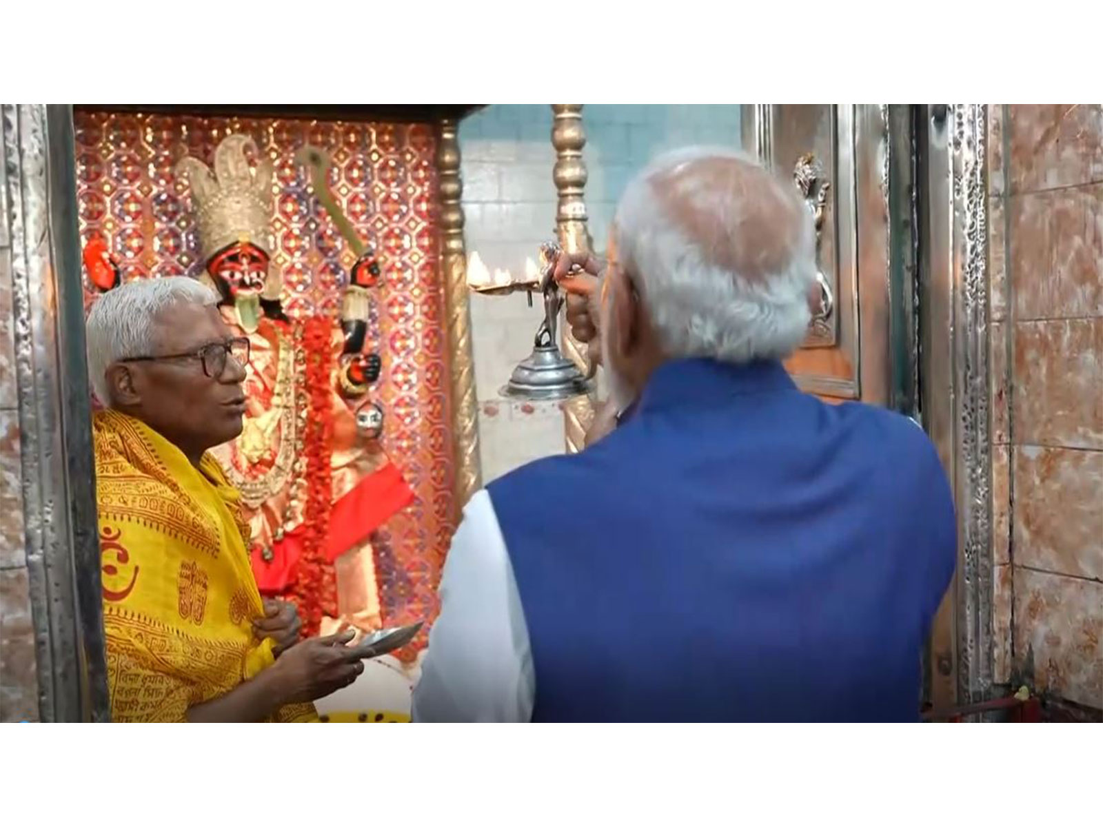 Prime Minister Narendra Modi at Thanthania Kalibari (Photo/ANI)