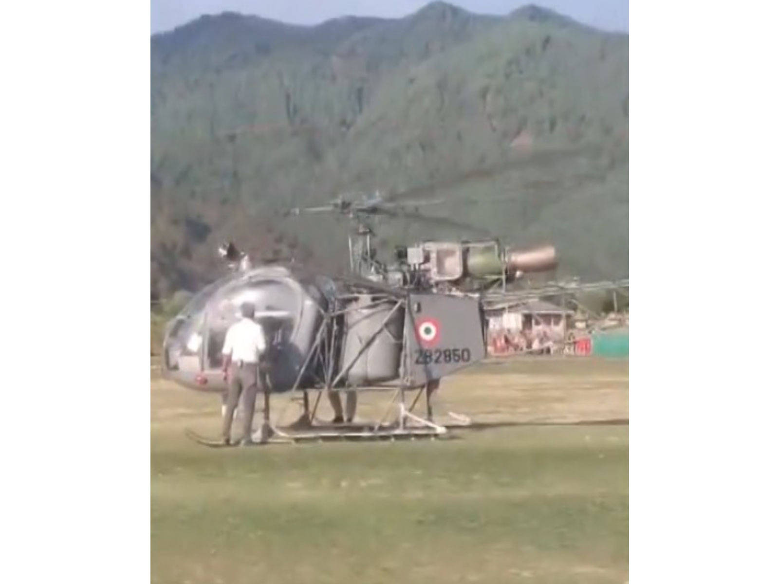 Two paragliders rescued by air force after accident in Baijnath area (Photo/DPRO)