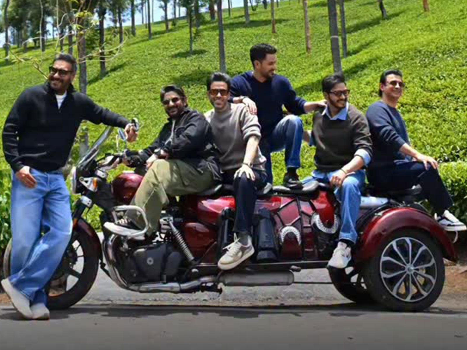 Ajay Devgn, Arshad Warsi, Tusshar Kapoor, Kunal Kemmu, Shreyas Talpade, Sharman Joshi (Photo/Instagram/@itsrohitshetty)