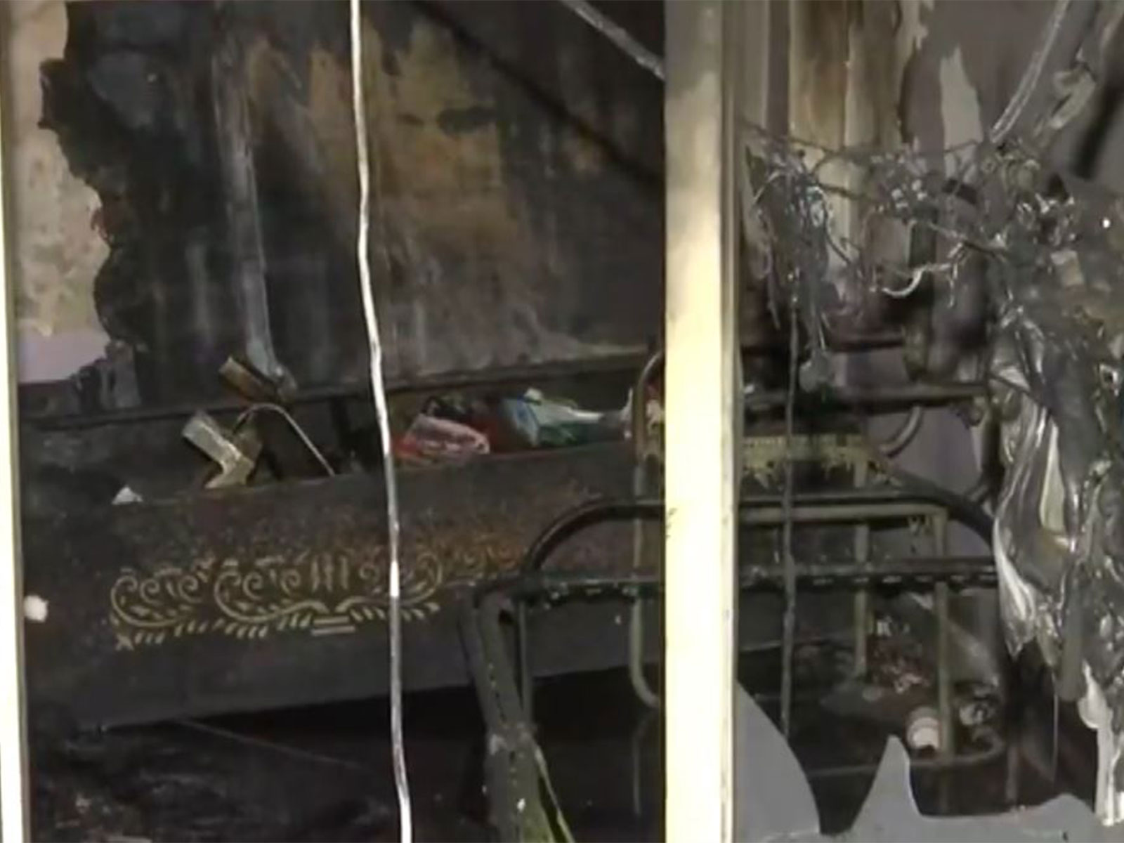 Fire breaks out on Third Floor of Building in Paharganj (Photo/ANI)