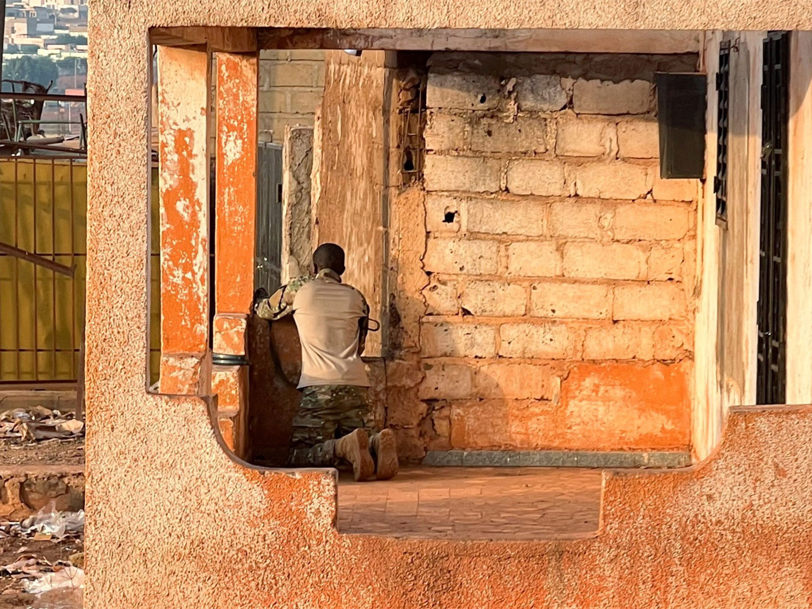 A Malian soldier stands in position with his weapon during an attack on Mali's main military base Kati outside the capital Bamako (Photo/Reuters)