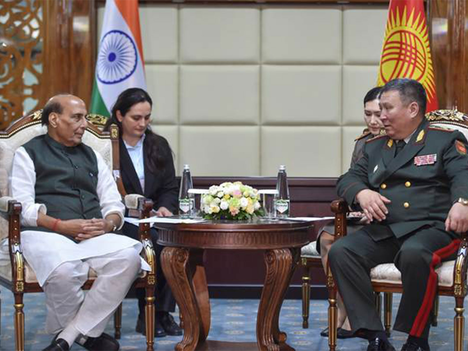 Defence Minister Rajnath Singh with Kyrgyzstan Defence Minister, Major General Mukambetov Ruslan Mustafaevich (Photo/PIB)