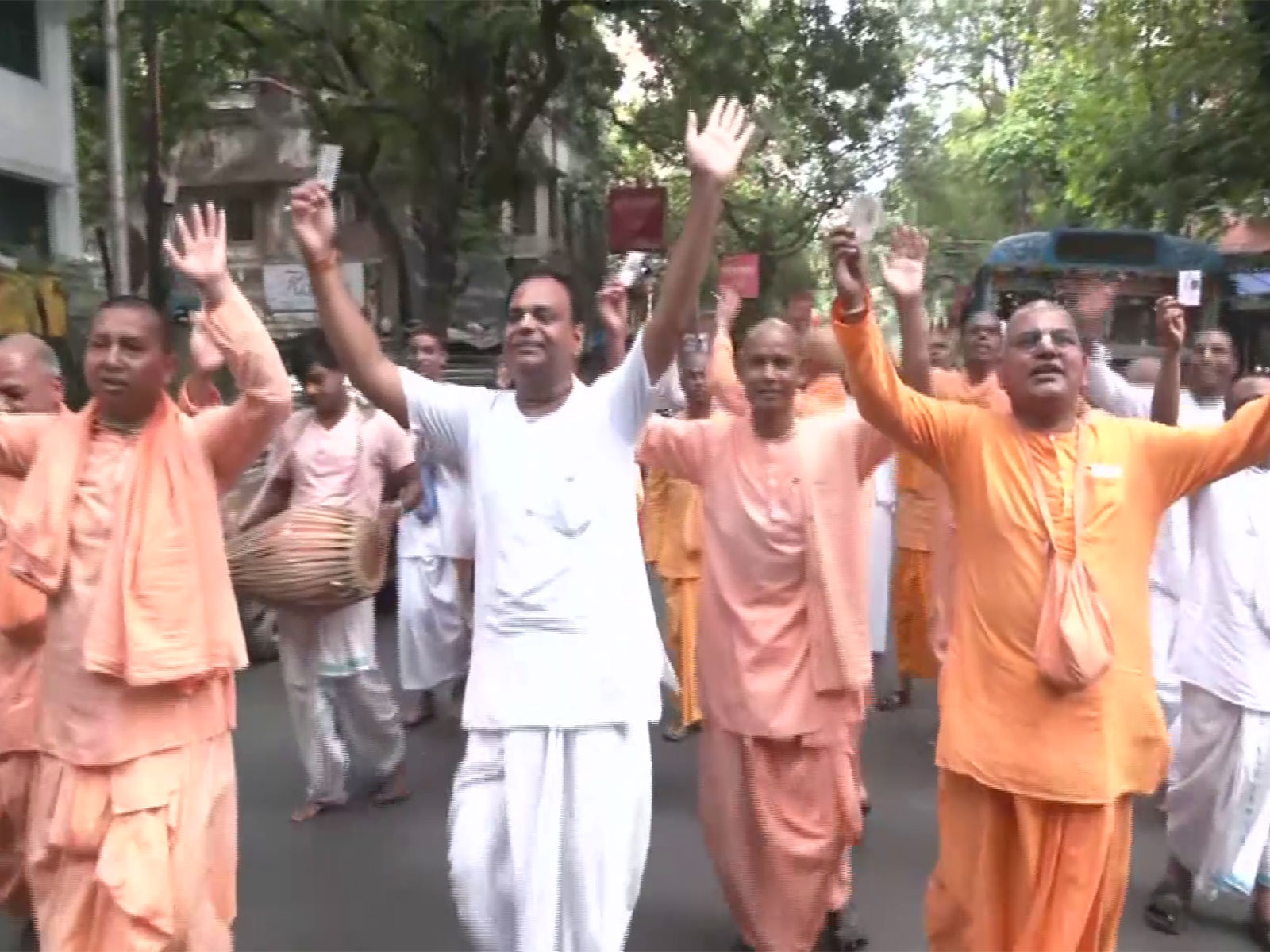 ISKCON monks chant bhajans in Kolkata (Photo/ANI) ISKCON monks chant bhajans in Kolkata (Photo/ANI)