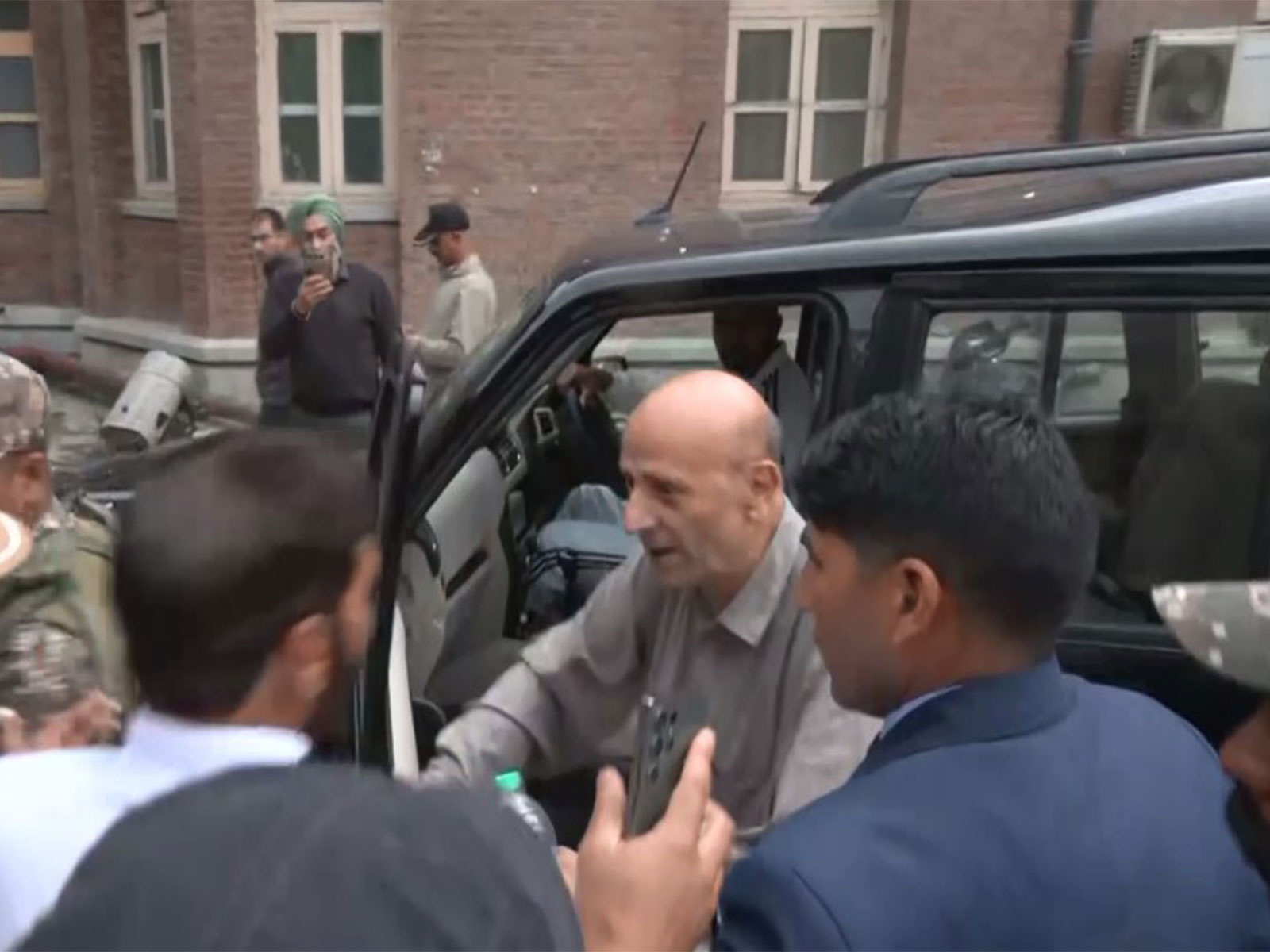 Baramulla MP Abdul Rashid Sheikh reaches SMHS hospital to meet ailing father (Photo/ANI) Baramulla MP Abdul Rashid Sheikh reaches SMHS hospital to meet ailing father (Photo/ANI)