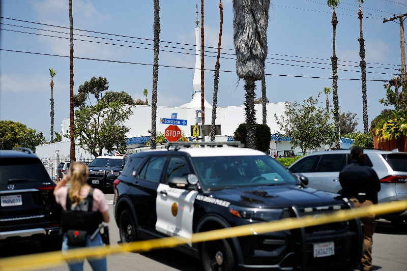 Five dead, including two suspects, after shooting at San Diego mosque