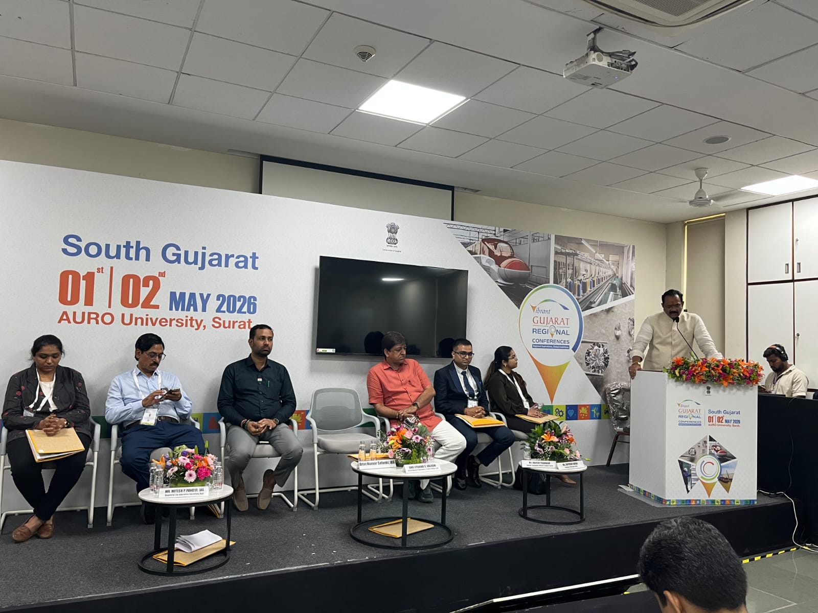 VCR conducts deliberation on advanced technology, green energy in cooperative sector (Photo/Gujarat CMO)