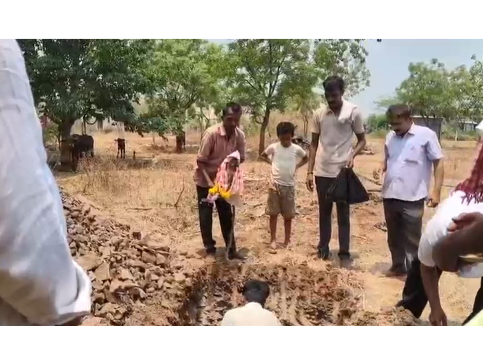 Last rite of Monkey performed by villagers (Photo/ANI)