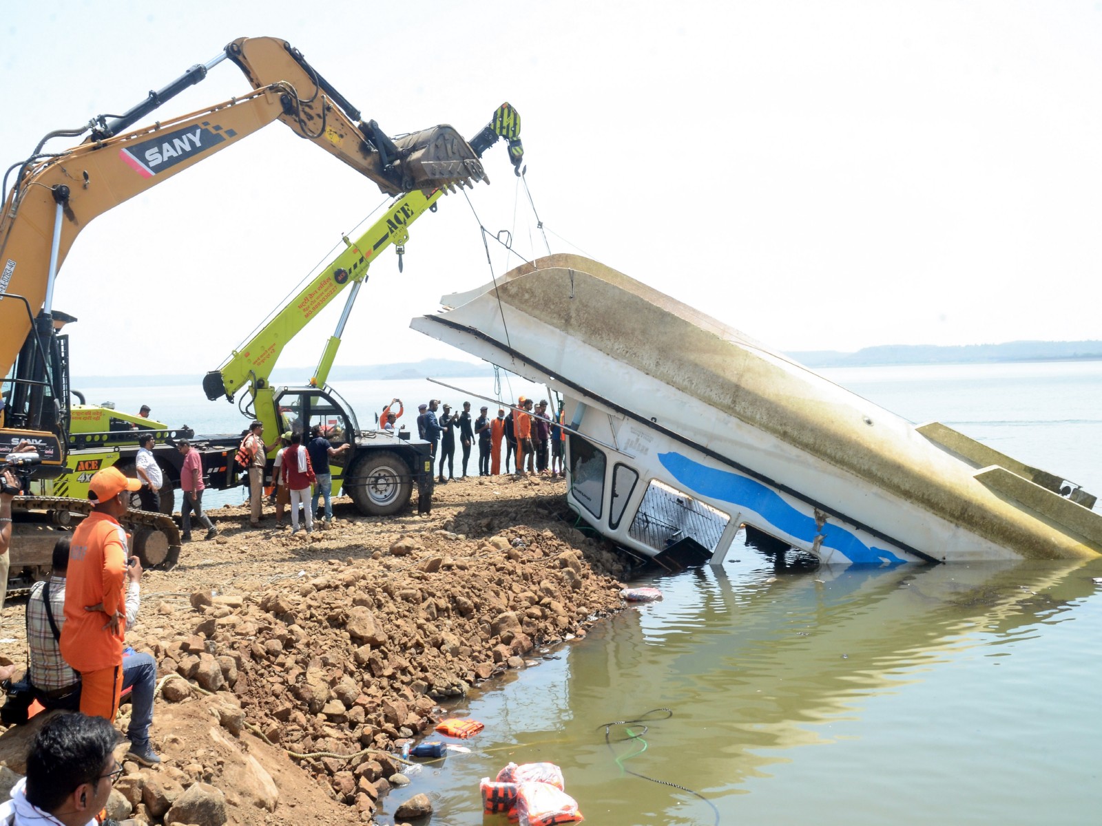 Wreckage of a cruise boat that capsized at the Bargi Dam (File Photo/ANI)