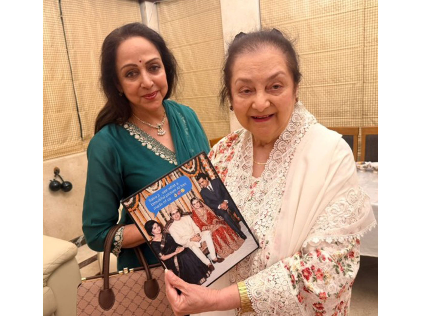 Saira Banu, Hema Malini (Photo/instagram/@sairabanu)