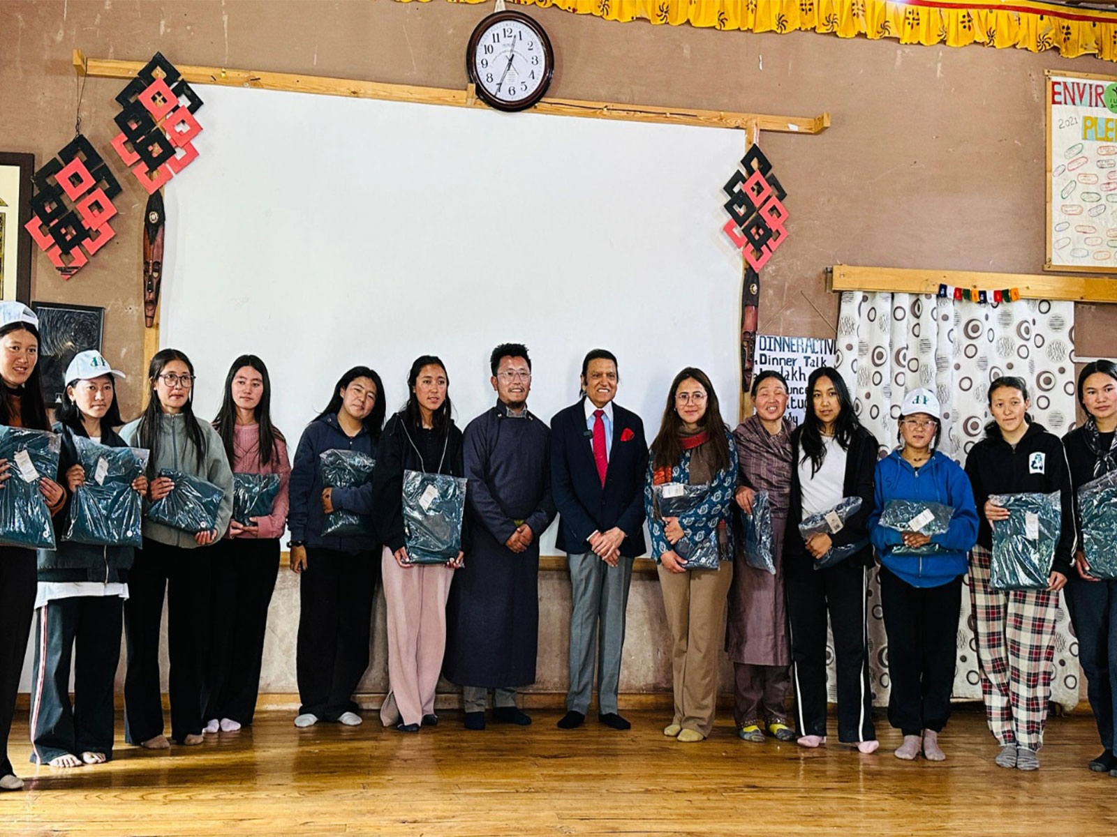 Dinesh Shahra visits Students’ Educational and Cultural Movement of Ladakh & Himalayan Institute of Alternatives (Photo/Release)